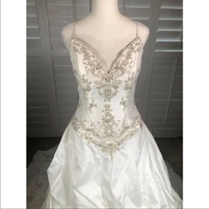 Christina Wu Ivory & Silver Wedding dress size 10. Princess/Ball Gown